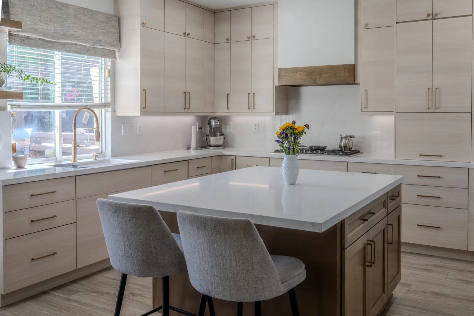 Completed Pacific Stone kitchen project illustrating What Homeowners Should Know About Heat and Quartz Countertops