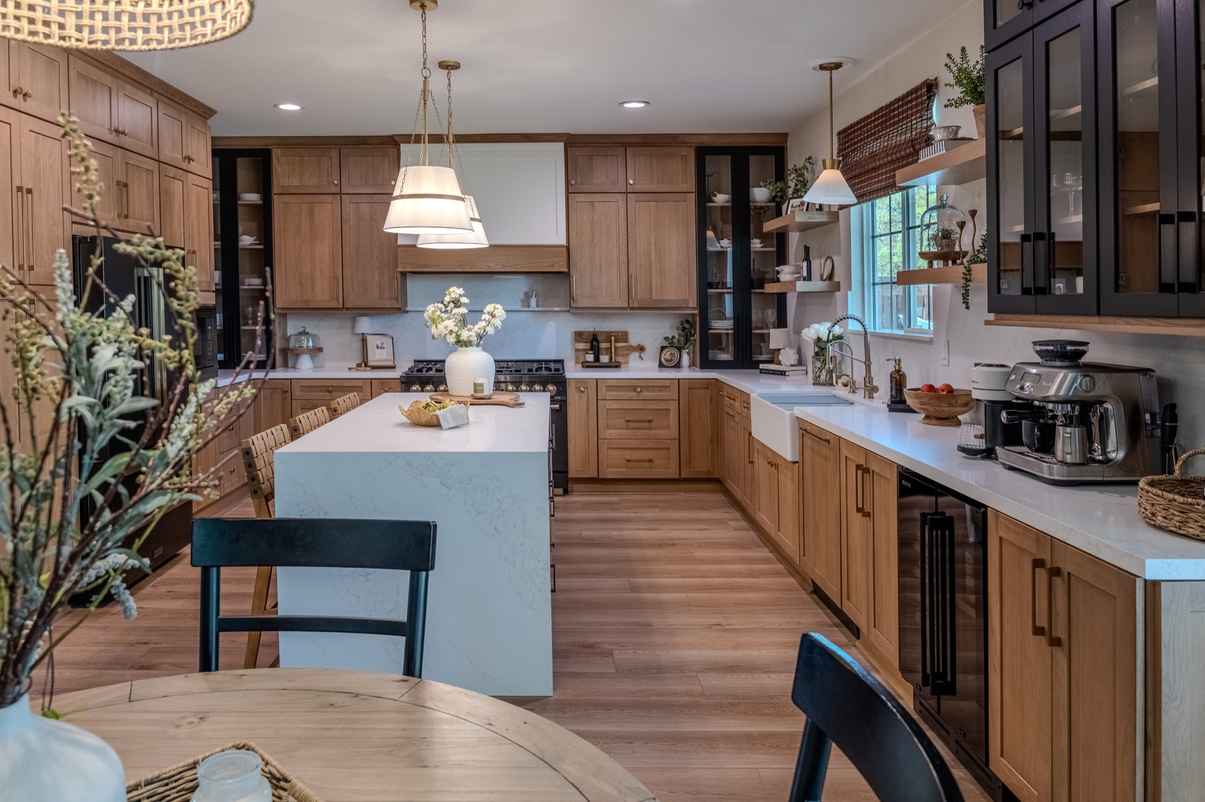Oak and white kitchen