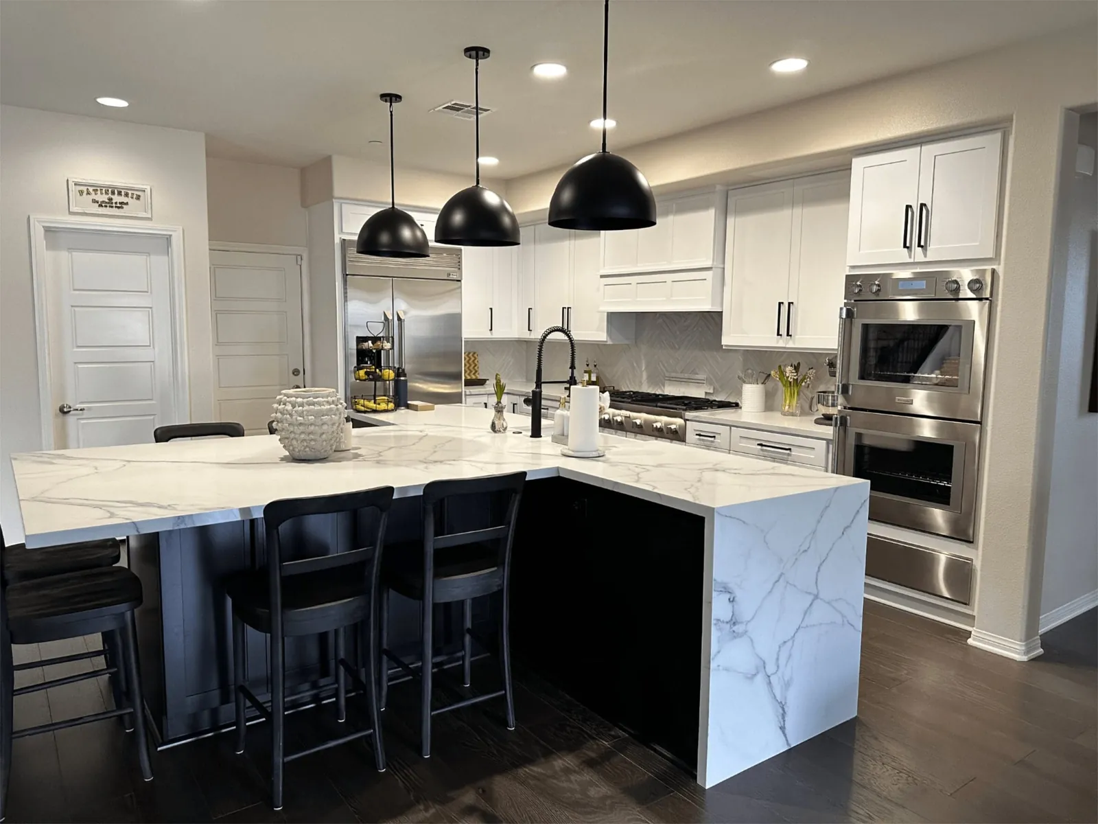 Kitchen with Calacatta quartz countertops