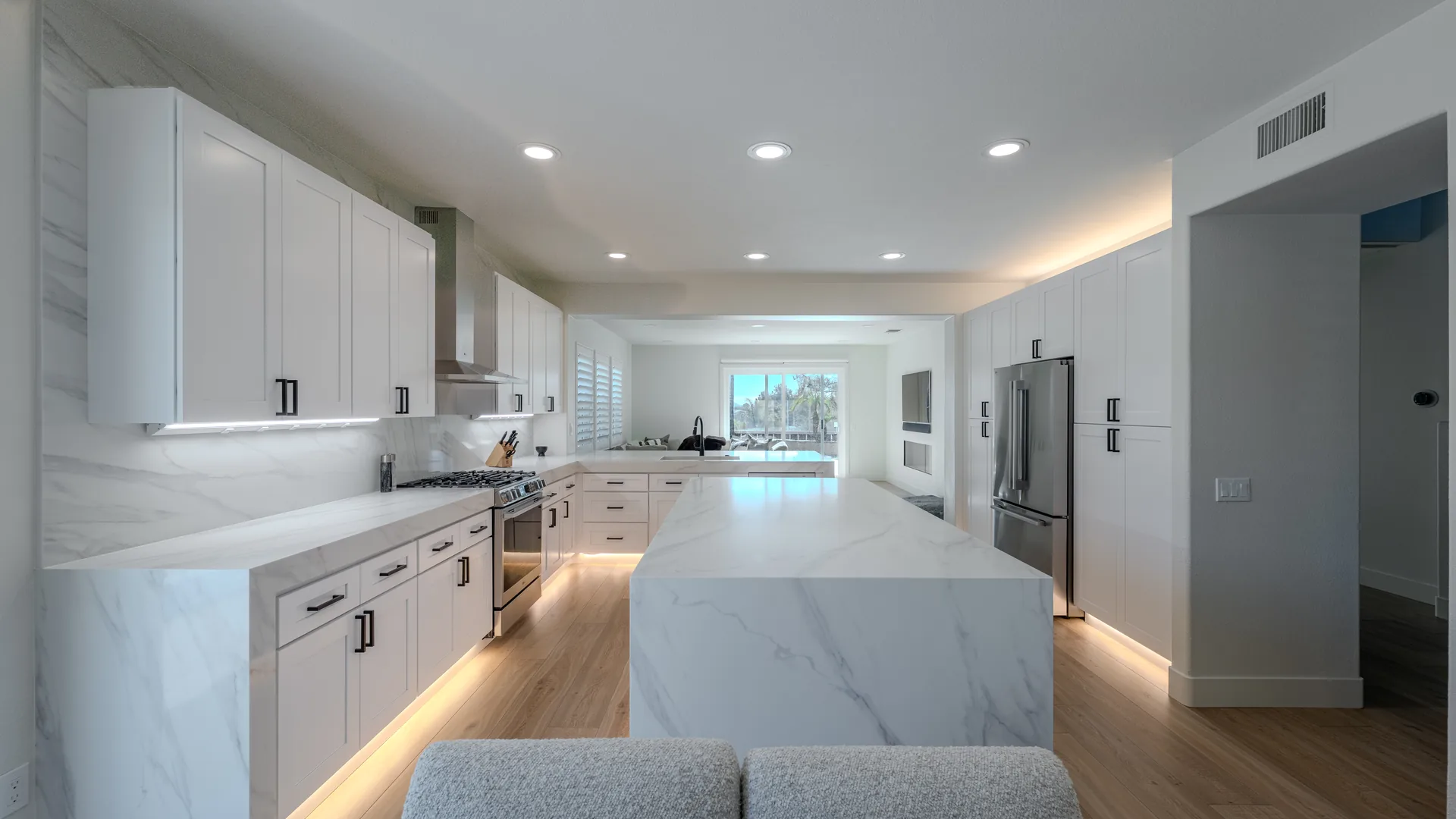 Finished Pacific Stone kitchen with coordinated cabinets and stone surfaces