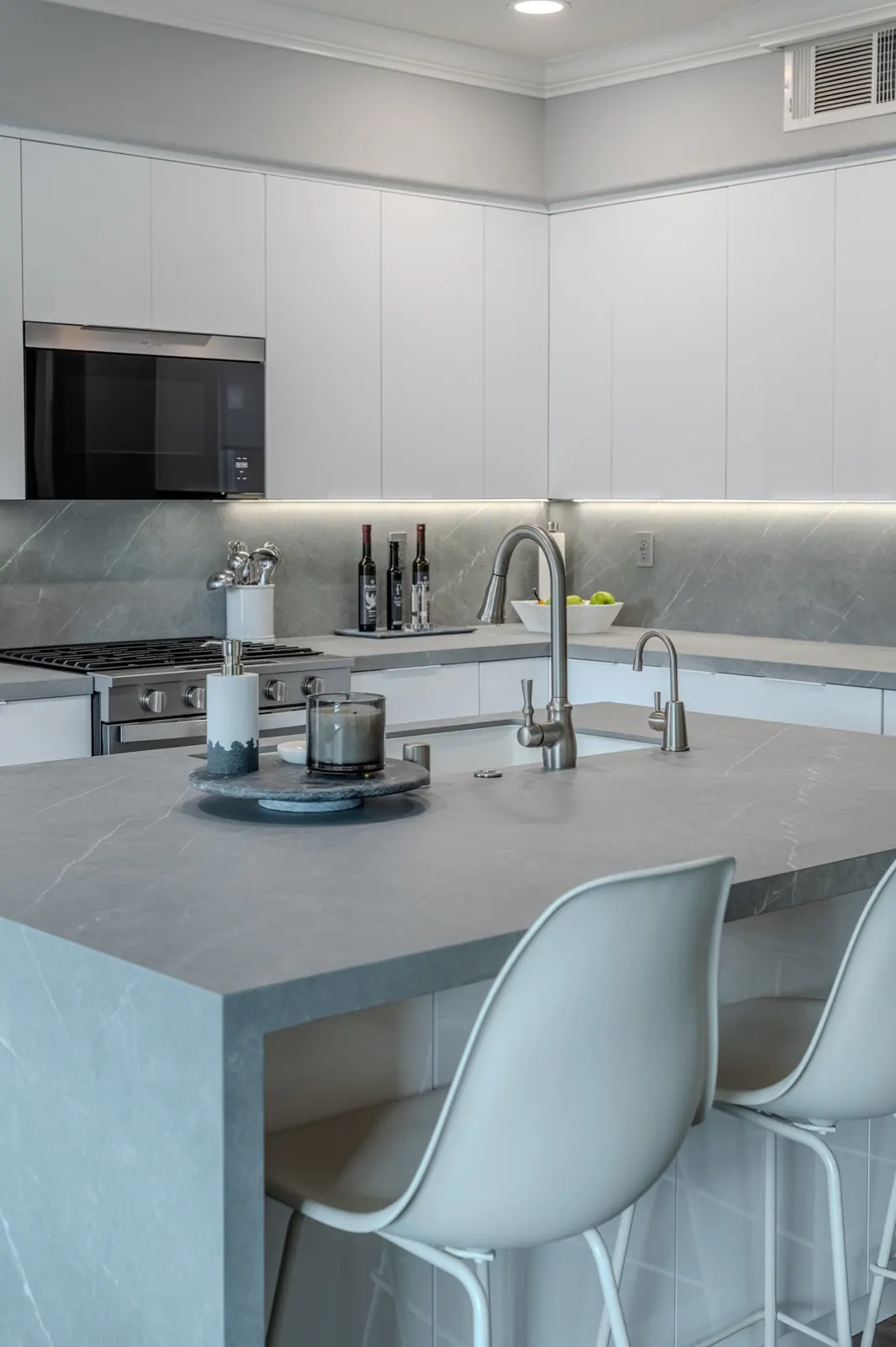 Finished stone countertop detail in a recent Pacific Stone kitchen
