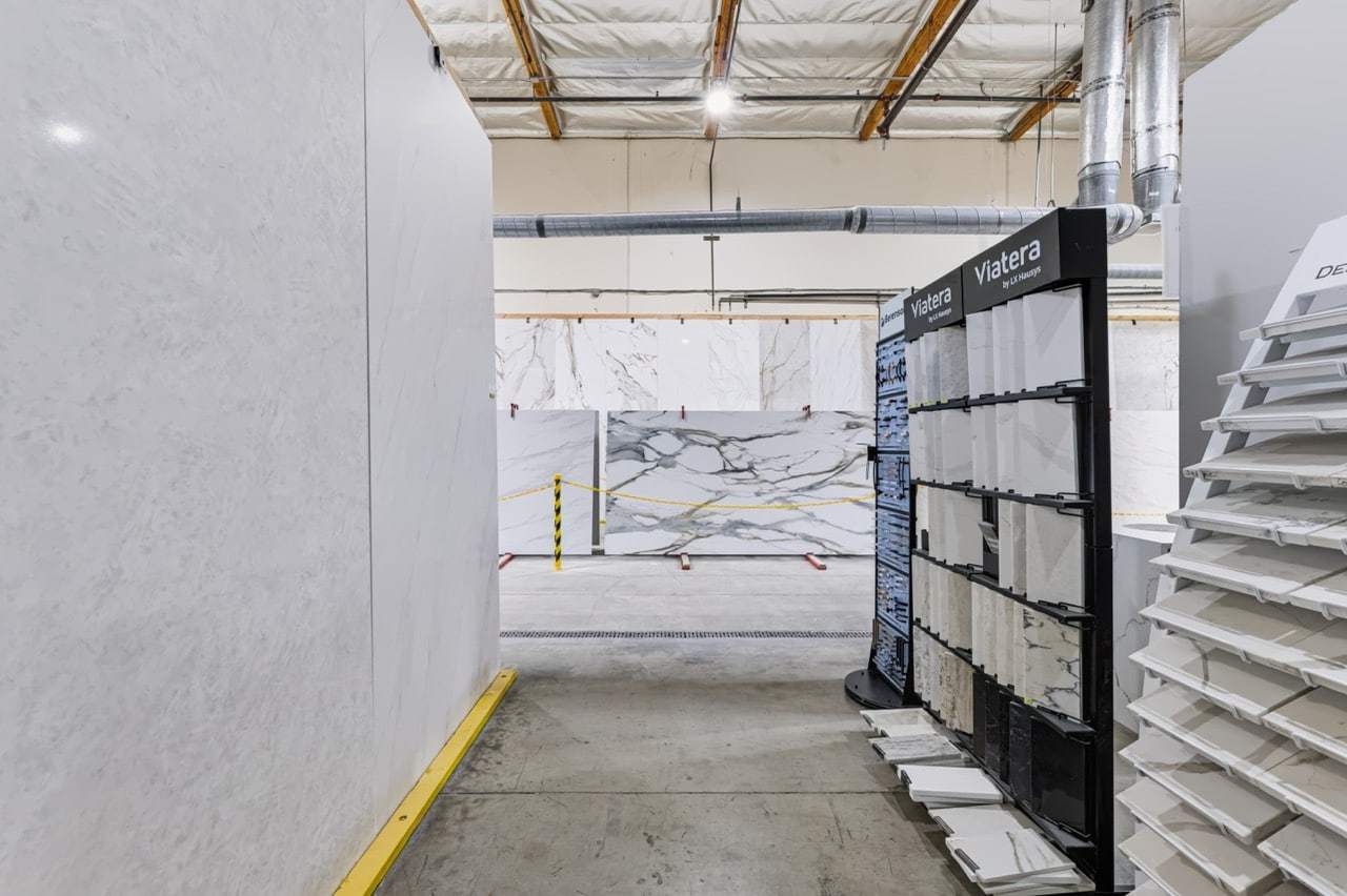 Quartz slab display
